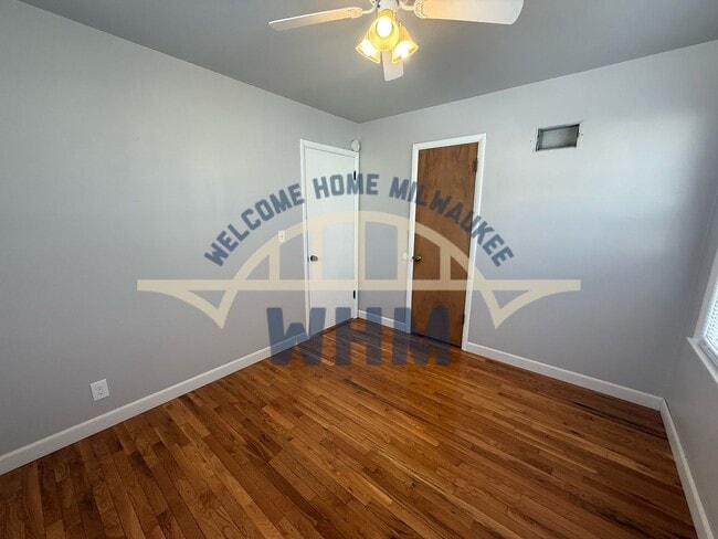 Building Photo - 2240 W Lawn Ave