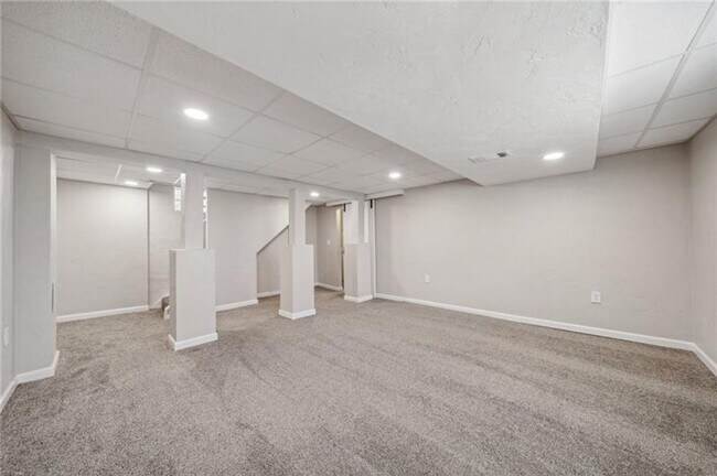 Building Photo - 3 bed/ 2 bath Single Family Home Manor, PA 15665