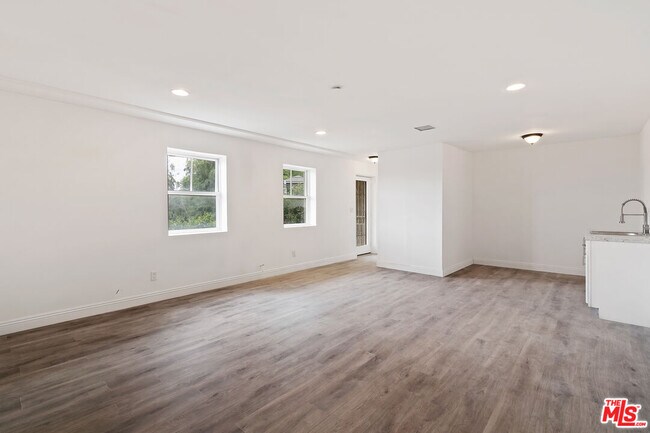 Building Photo - 5310 Medina Rd