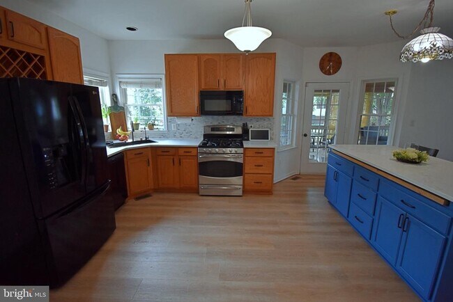 Building Photo - 34 Ashcroft Dr
