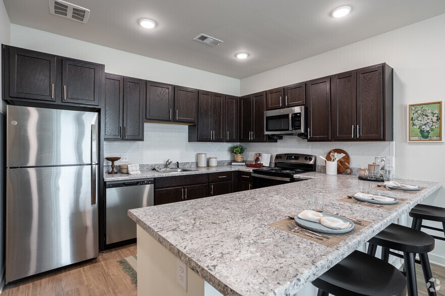 2BR, 2BA - 992SF - Kitchen - Walton Trail
