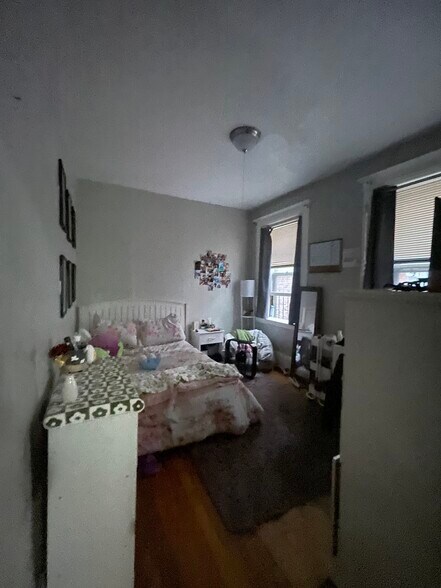 Building Photo - 462 Park Dr