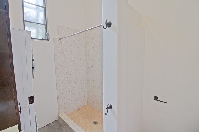 Building Photo - Eden at Haiku Woods – 3BD/2BA/2 Covered Pa...
