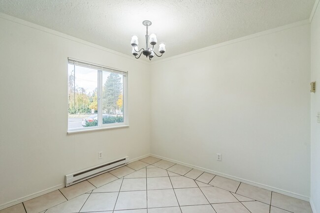 Building Photo - Newly Updated - Spacious Three Bedroom Condo