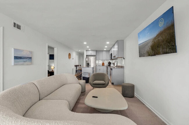 Building Photo - 511 S Ocean Blvd