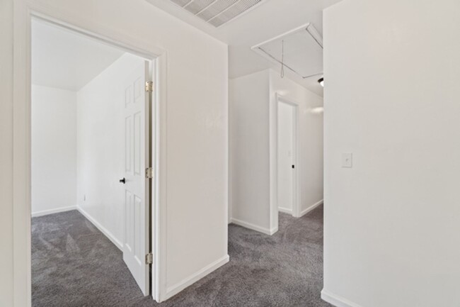 Building Photo - 4 Bed 2.5 Bath Home In Portsmouth