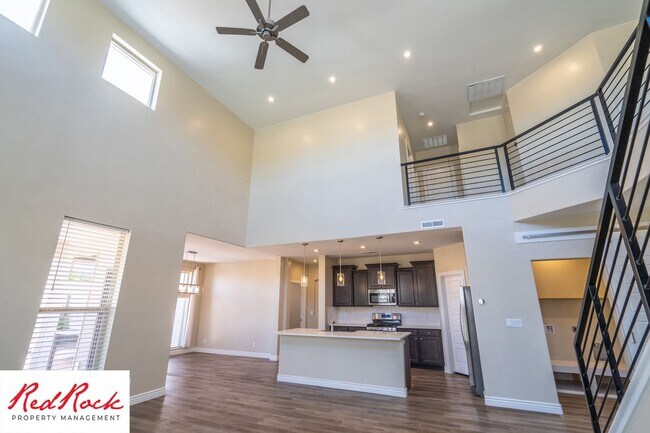 Building Photo - Stunning 4 Bedroom Home. Dog friendly!