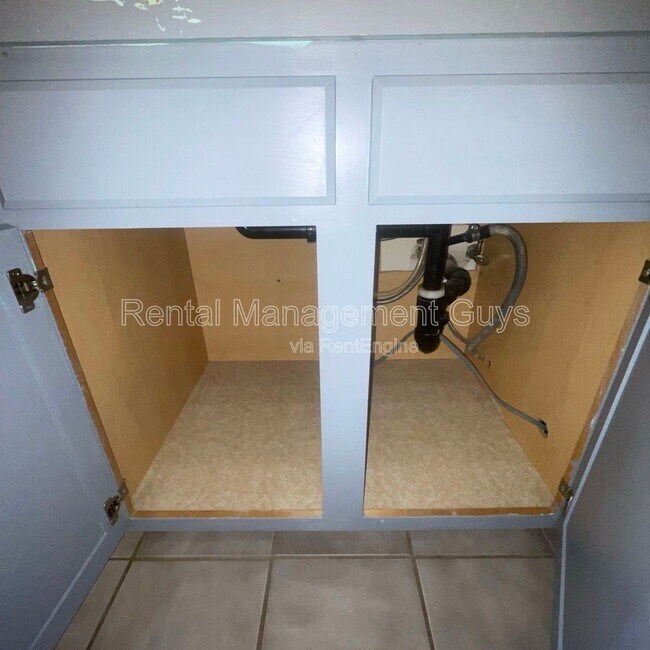 Building Photo - 2021 3rd Ave S