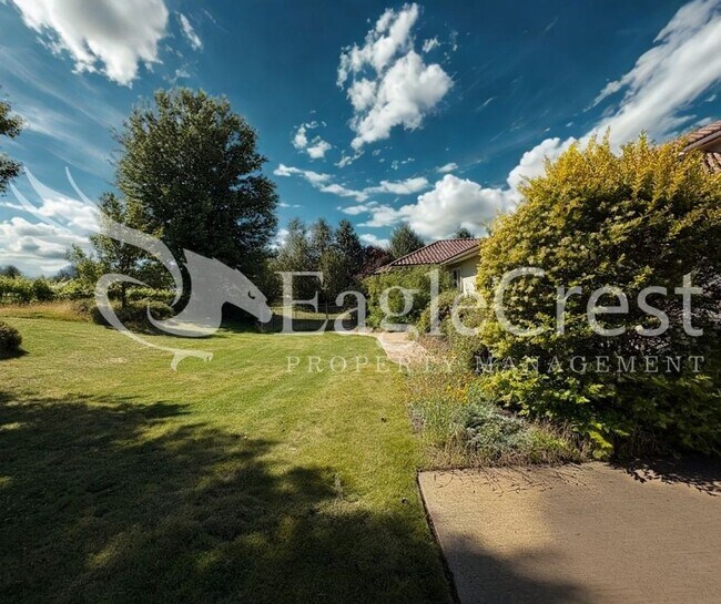 Building Photo - Luxury Bella Terra Estate with Mountain & Vineyard Views