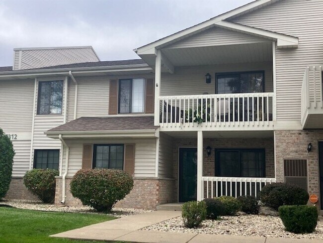 Building Photo - Behrell Condo