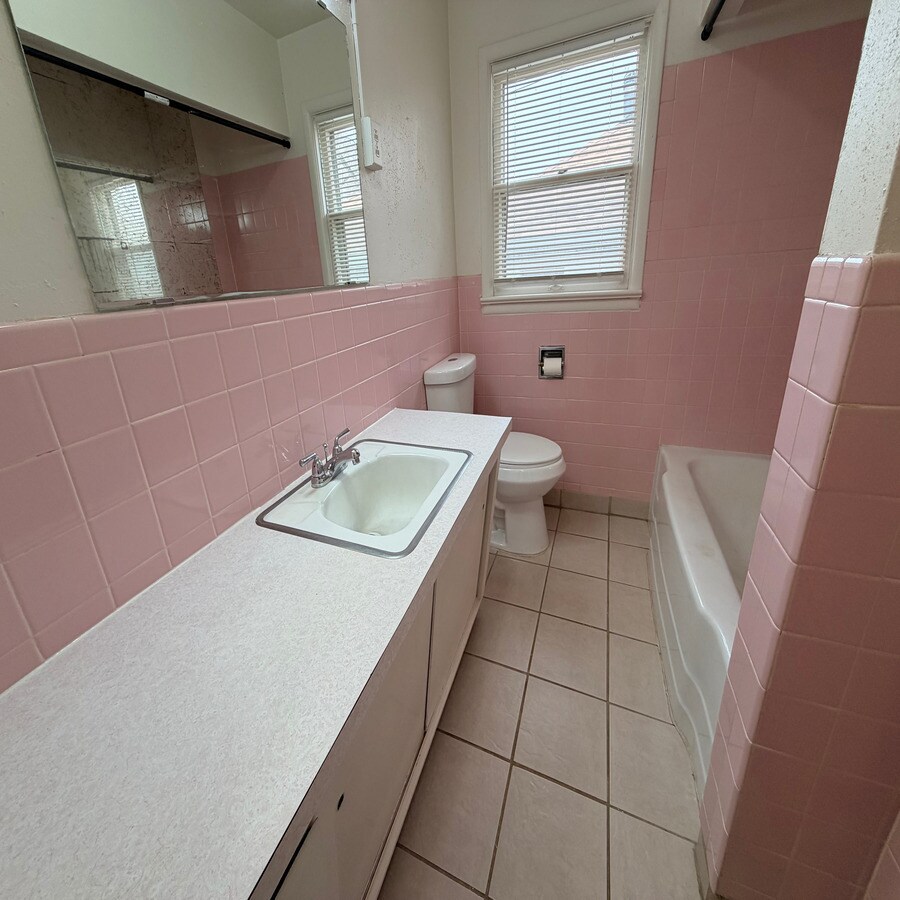 Building Photo - 1525 6th St