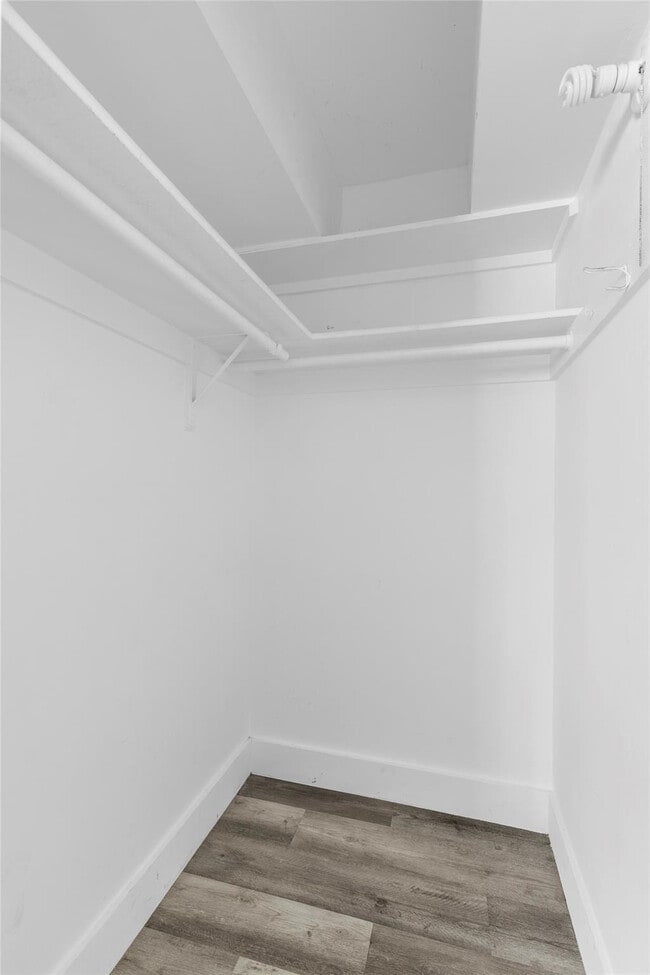 Building Photo - 2182 NE 5th Cir