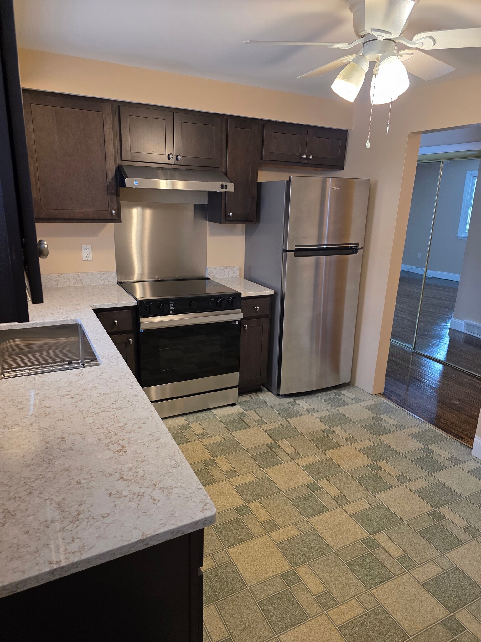 Building Photo - 65 Valley St