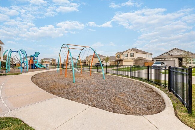 Building Photo - 10635 Cascade Crk Dr