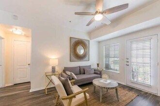 Building Photo - 2 bedroom in Austin TX 78744