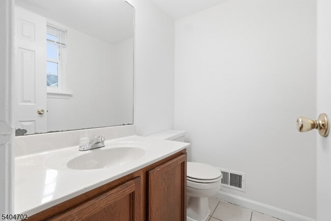 Building Photo - 374 Aldeburgh Ave