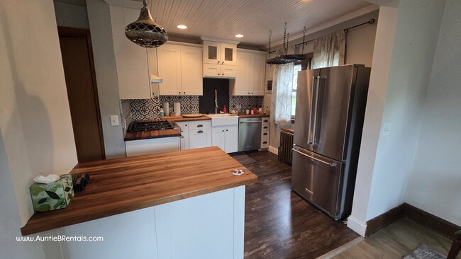 Building Photo - Beautiful 3bed 1 bath Duplex in Minneapoli...