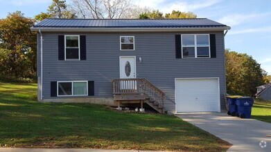 Building Photo - 3 Bedroom House next to Union High School