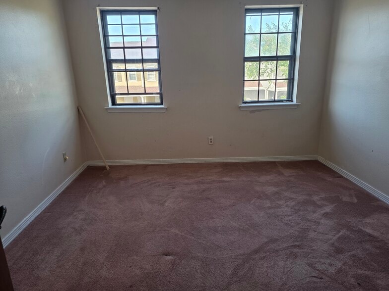 Building Photo - 4213 Paradis Ln