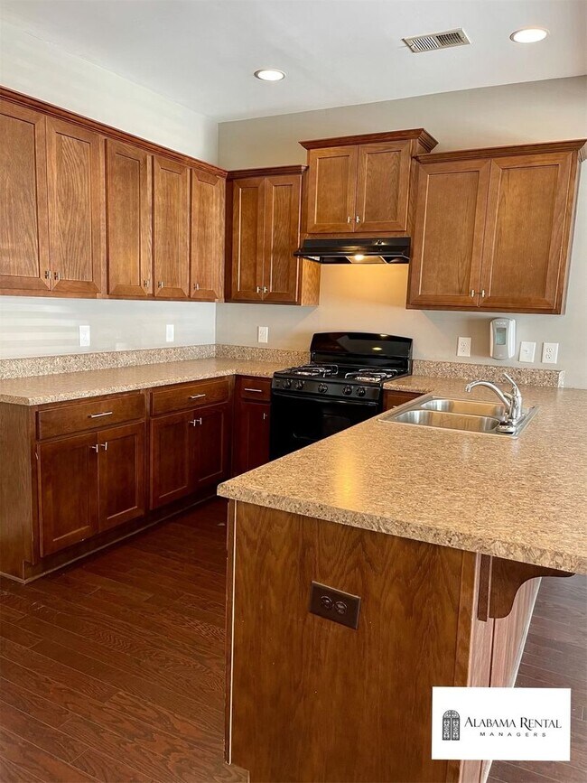 Building Photo - Townhome for rent in Chelsea!  Available to View Now!!!  DEPOSIT PENDING!!!