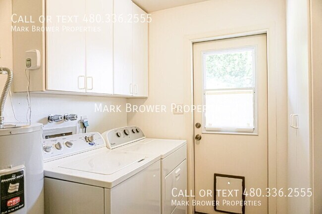 Building Photo - 8726 E Sells Dr