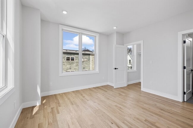 Building Photo - 152 Marion St