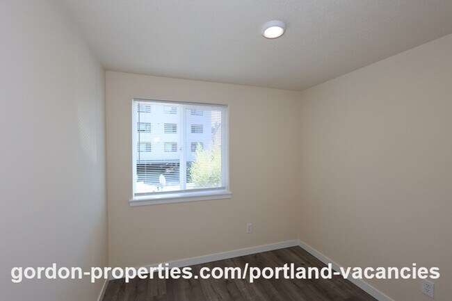 Building Photo - 5407 SE 121st Ave