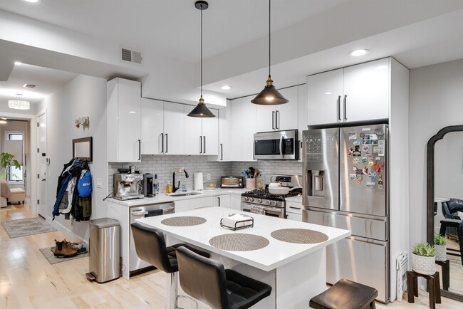 Building Photo - 287 Webster Ave