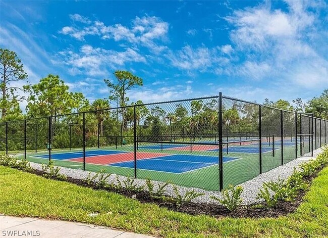 Building Photo - 12180 Wellen Golf St