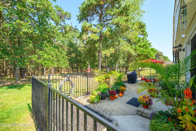 Building Photo - 103 Troumaka St