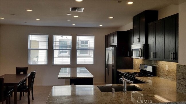 Building Photo - 908 N Acacia Ct