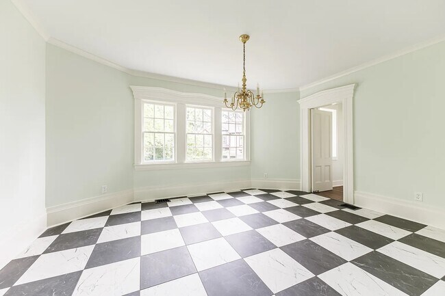 Building Photo - 1120 Park Ave