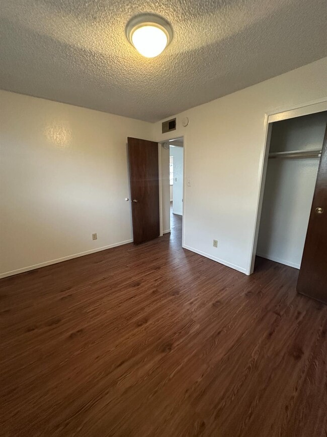 Building Photo - 220 Pollasky Ave