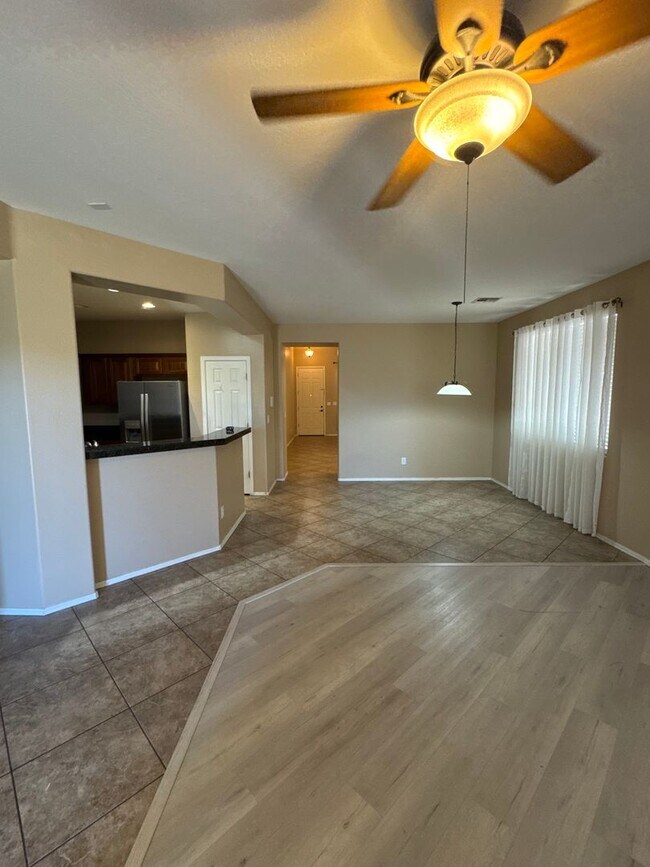 Building Photo - 5 bedroom home in the Anthem Parkside