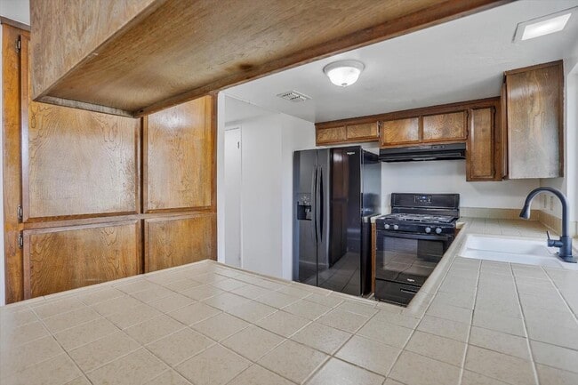 Building Photo - 5901 Casa Alegre