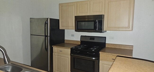 Building Photo - 8250 N Grand Canyon Dr