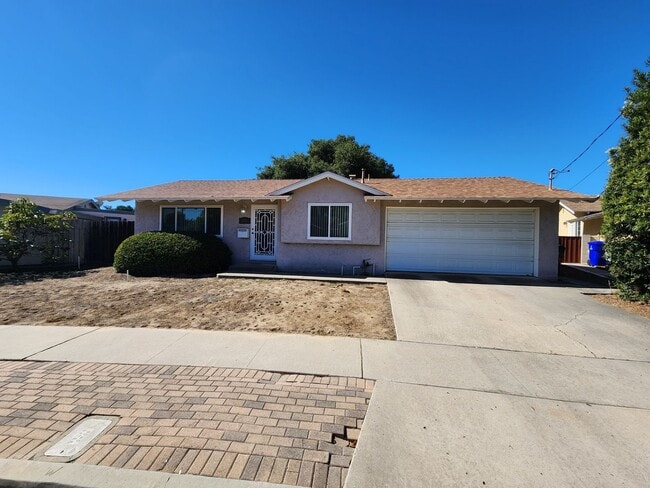 Building Photo - 3 Bed House in Clairemont with Canyon Views