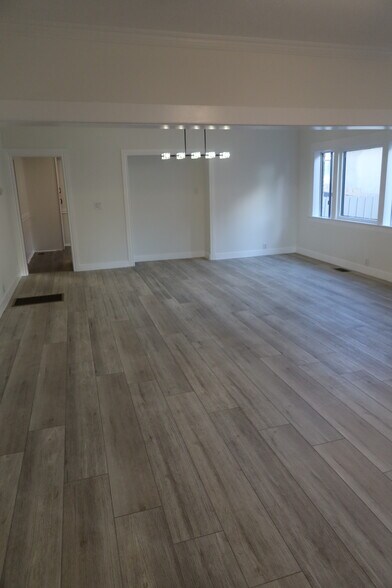 Building Photo - 537 W Milford St