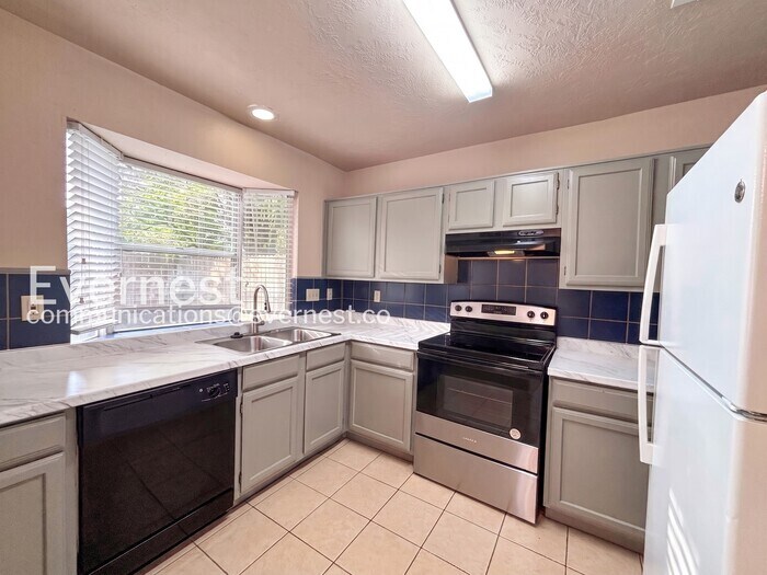 Building Photo - 8602 Laurel Trails Dr