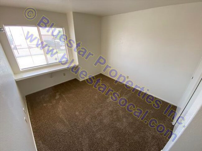 Building Photo - Move In Ready! Beautiful Two Story Home
