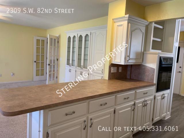 Building Photo - 2309 SW 82nd St