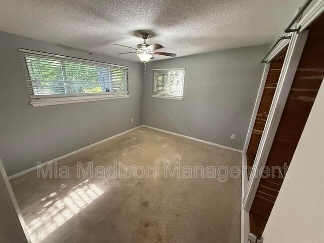 Building Photo - 146 Jacquelyn Dr