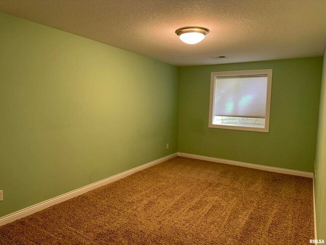 Building Photo - 3011 Belmont Pl