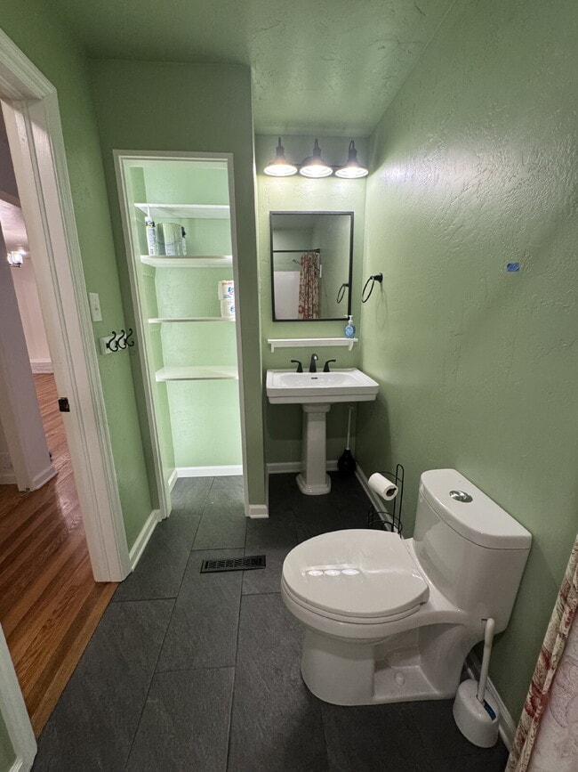 Building Photo - "Charming 3-Bedroom Retreat in Pisgah Fore...