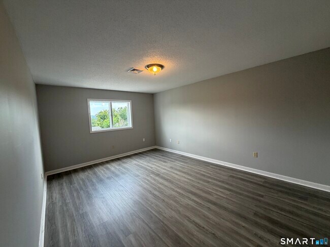 Building Photo - 1474 Highland Ave