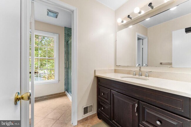 Building Photo - 9 Snug Hill Ct