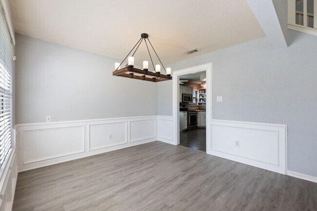 Building Photo - 2109 Boxwood Path