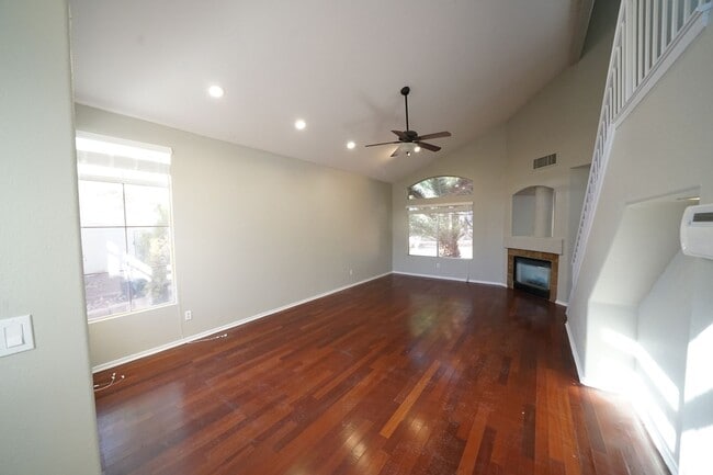 Building Photo - SHOWINGS AVAILABLE NOW