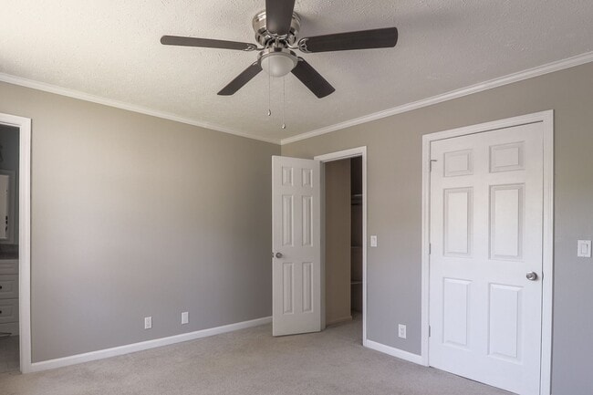 Building Photo - 221 Timberway Dr