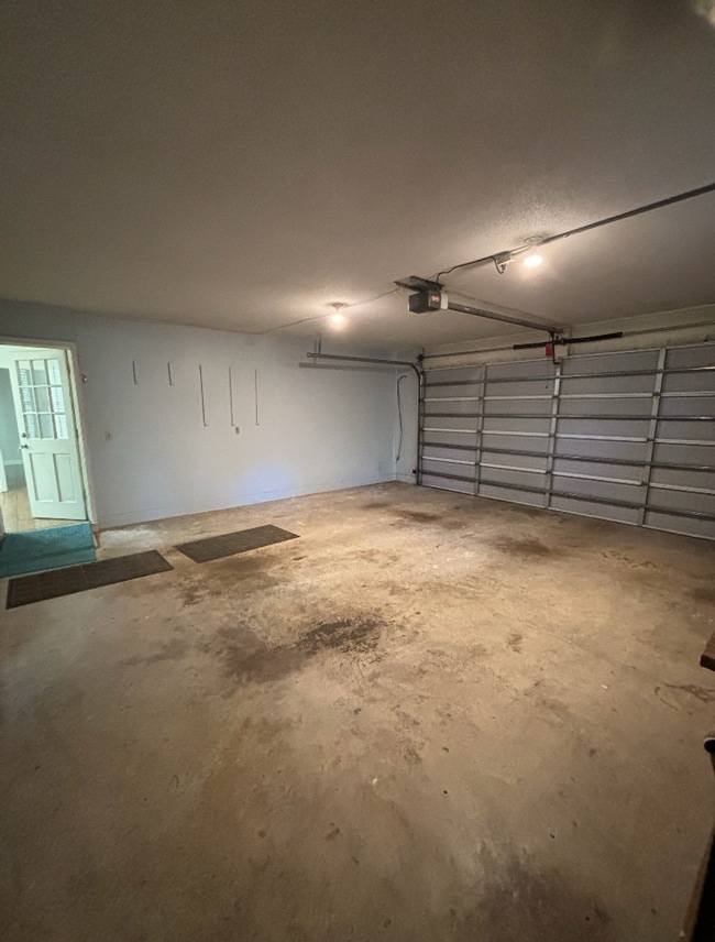 Building Photo - Three bedroom, Two Bathroom Single Family Home for Rent in Wilmington Park!